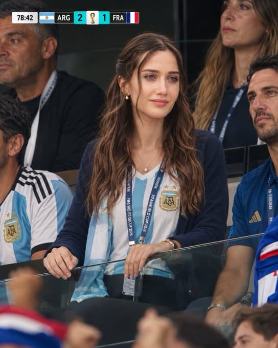 FIFA World Cup 2026 VIP Broadcast Prompt — Live TV Spectator Cutaway — GPT Image 2 prompt example