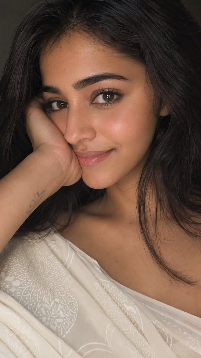 South Asian Saree Close-Up Prompt — Warm Editorial Beauty Portrait — AI image generated with GPT Image 2